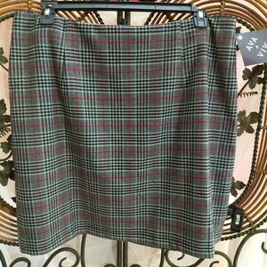 Ava & Viv Plaid Gray and Red Skirt